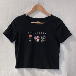 Hollister✨Black/Floral Crop Top Size S